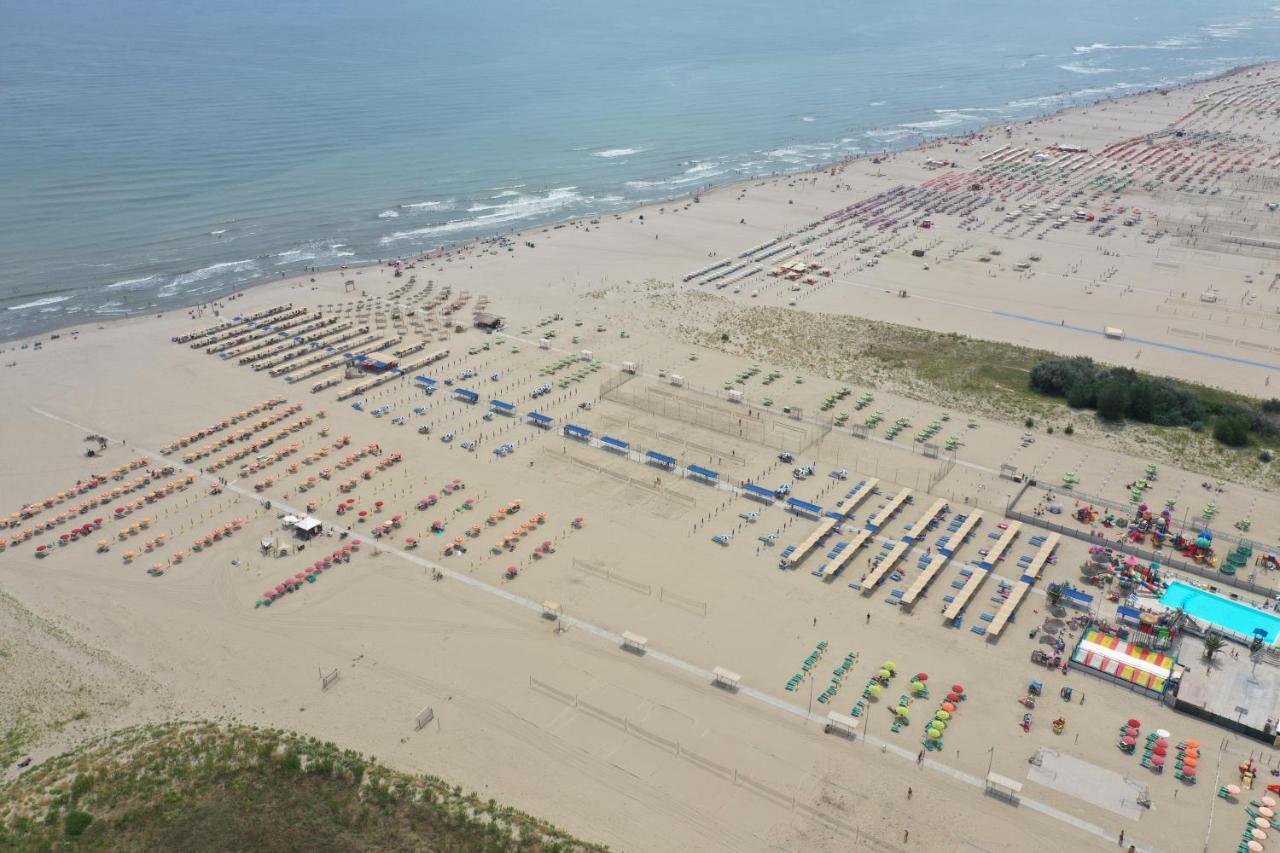 Sirena Apartments Llido Degli Estensi Exteriör bild