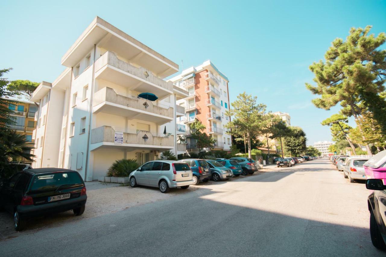 Sirena Apartments Llido Degli Estensi Exteriör bild