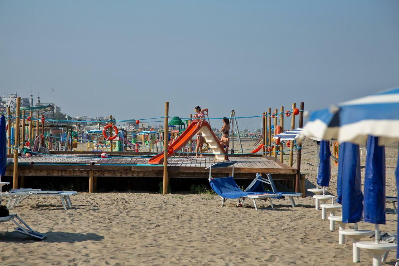 Sirena Apartments Llido Degli Estensi Exteriör bild